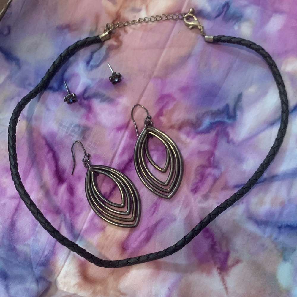 Elegant Black and Silver Jewelry Set